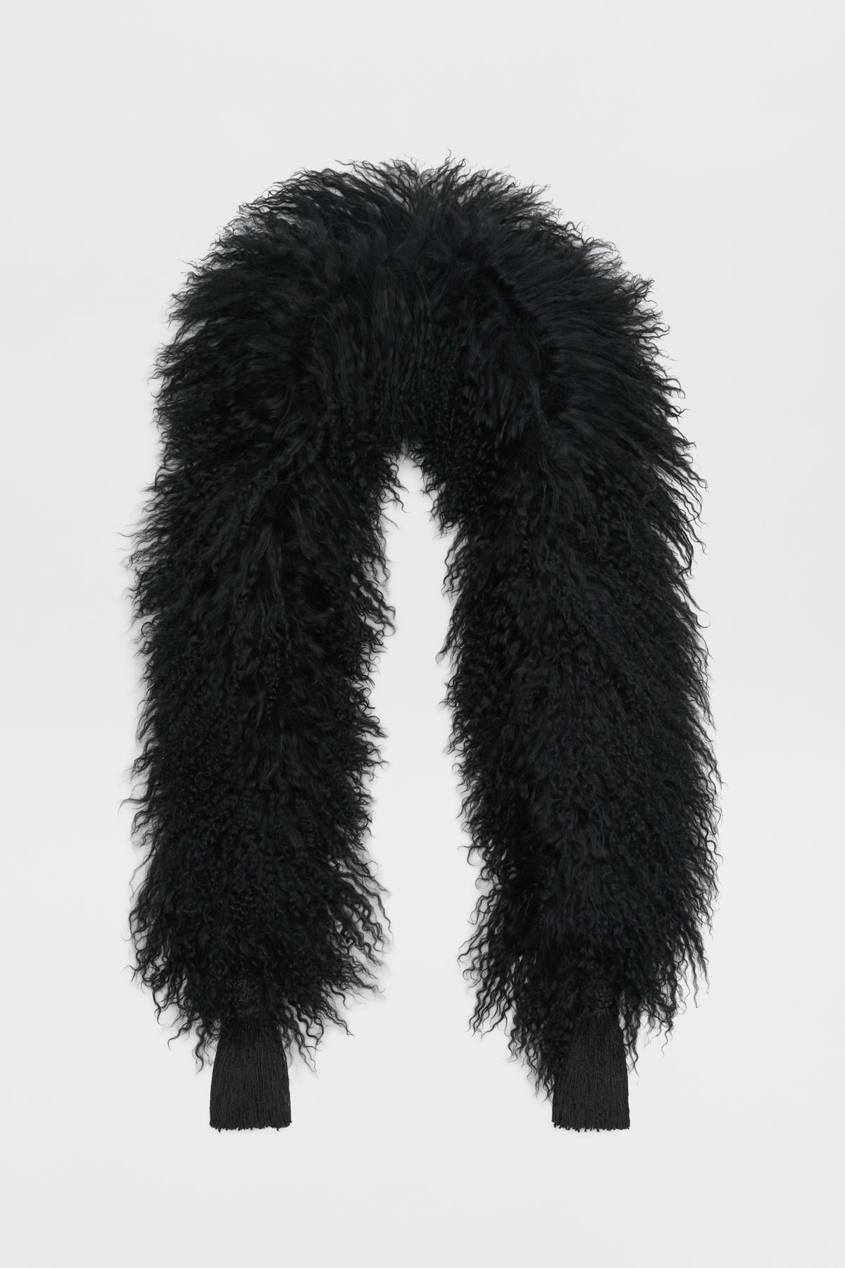 Kove - Black fur scarf with a long, shaggy texture and small tassels at the ends.