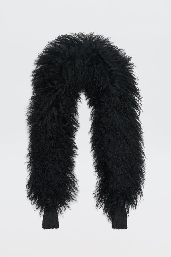 Kove - Black fur scarf with a long, shaggy texture and small tassels at the ends.
