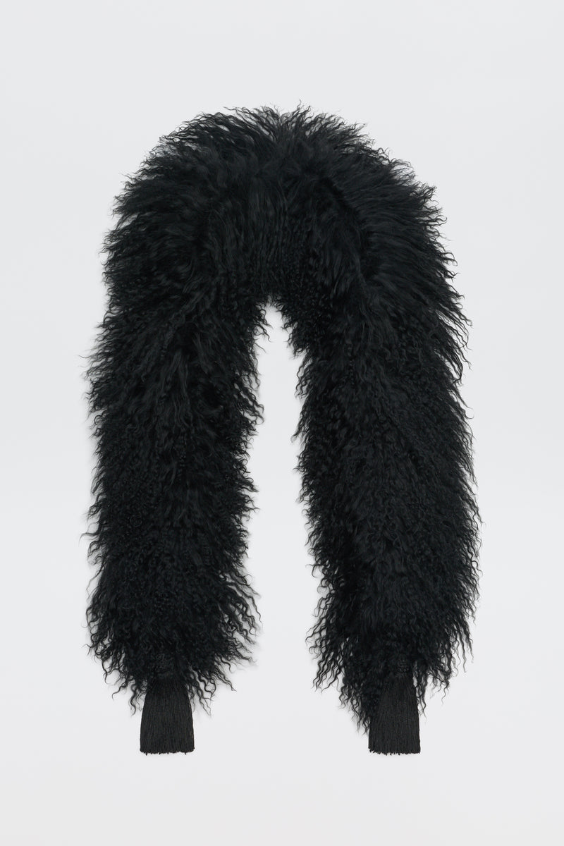 Kove - Black fur scarf with a long, shaggy texture and small tassels at the ends.
